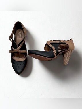 J Shoes Black and Tan Heels with Cross Straps, Size 7.5